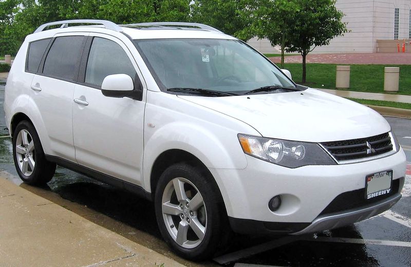 Mitsubishi vehicle - Perry's Quality Auto Repair services Mitsubishi cars in Simi Valley